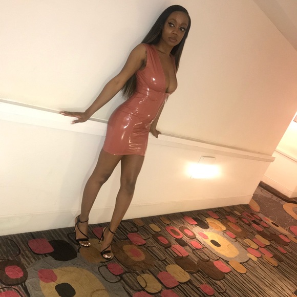 Fashion Nova - Picture 1 of 1